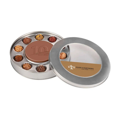 Art Deco stilā dekorētas trifeles ar šokolādes medaļu un personalizāciju