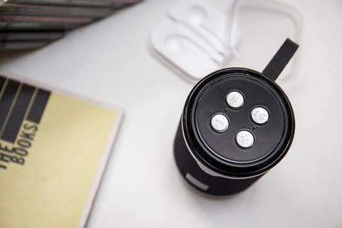 USB un Bluetooth skaļrunis ar logo gravējumu