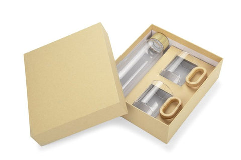 TRINKLA dāvanu komplekts ar stikla pudeli un divām glāzēm, personalizācija ar apdruku