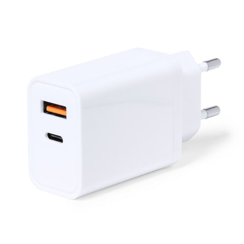 USB sienas lādētājs ar USB un USB C tipa pieslēgvietām LUUR