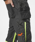 Hi-Vis darba bikses Alna Helly Hansen sānskats ar kabatām