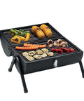 bbq grils chimey ar ēdienu gatavošanu uz restēm