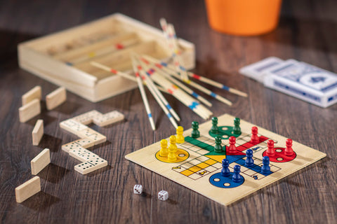 CATRO spēļu komplekts koka kastē ar gravējumu