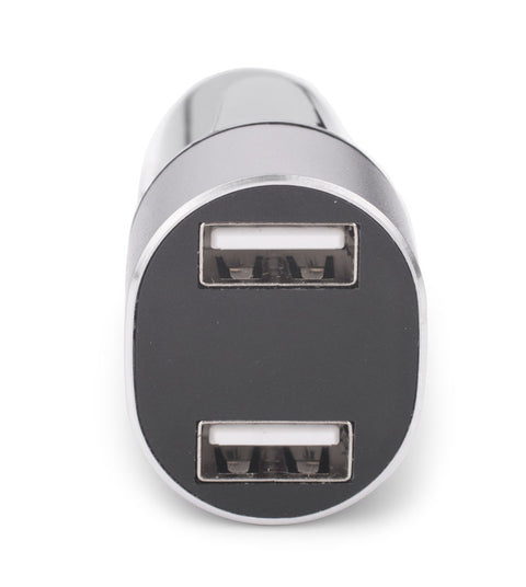 USB lādētājs ar QC3.0 ātro uzlādi un logo gravējumu, tuvplāns izejas portiem