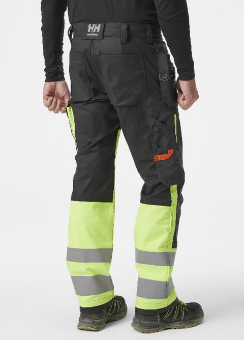 Hi-Vis darba bikses aizmugures skats ar atstarojošām joslām