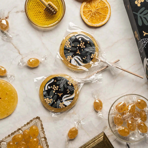 HONEYBEE konfekte uz kociņa ar dabīgu medu un ziedputekšņiem