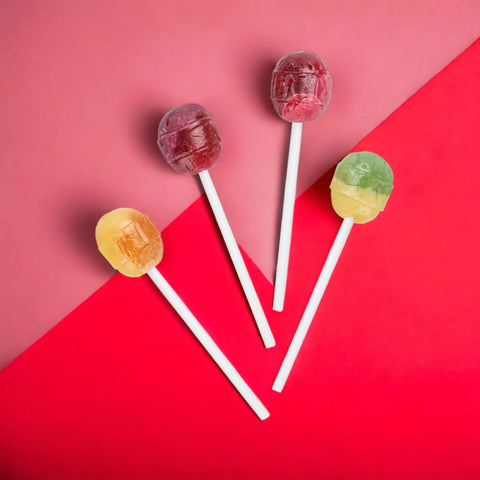 KUBS ledene uz kociņa ar krāsainām augļu garšām