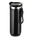 Melna MAGUS 450 ml termokrūze ar vakuuma izolāciju, vāku un siksniņu personalizācijai ar logo