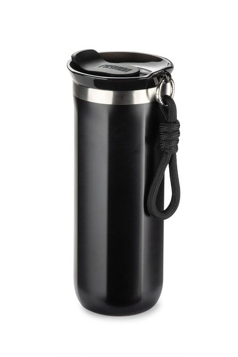 Melna MAGUS 450 ml termokrūze ar vakuuma izolāciju, vāku un siksniņu personalizācijai ar logo