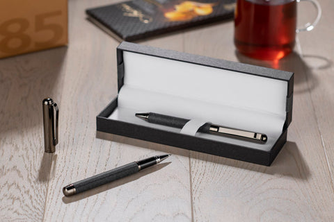 OHIO rakstīšanas komplekts ar hroma apdari un dabīgiem materiāliem personalizējams