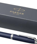 Parker IM Roller pildspalva ar misiņa korpusu un zilu tinti