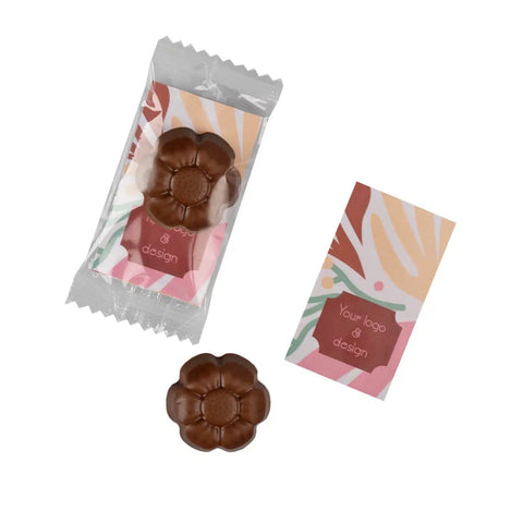 Personalizēta šokolādes kartiņa MET ar logo un nelielu šokolādes tāfelīti