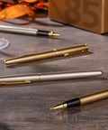 Roller pildspalva GLOW GOLD ar zelta apdari un melnu tinti personalizējama