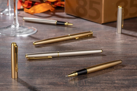 Roller pildspalva GLOW GOLD ar zelta apdari un melnu tinti personalizējama