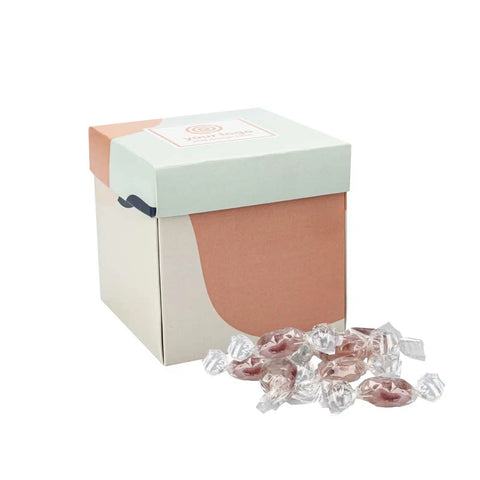 saldumu komplekts ar logo sweet gift kastīte ar konfektēm
