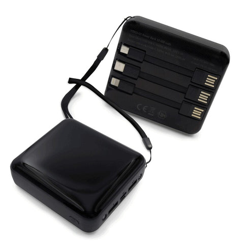TIM Power Bank ar komplektā iekļautiem uzlādes kabeļiem un personalizāciju