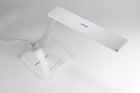 LED lampa ar bezvadu lādētāju un personalizētu logotipu, skats o augšas