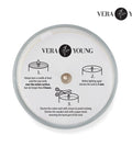 Roku darināta Plum & Patchouli Vera Young svece ar logo, pamācība